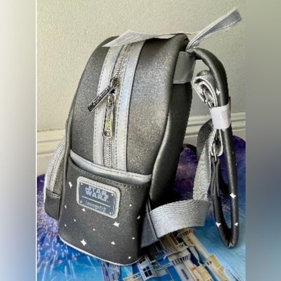 🆕 LOUNGEFLY 2024 Mandalorian Grogu Mini Backpack Glow in The Dark - Picture 5 of 10